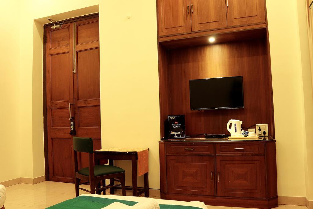 Oyo 1346 Manthan Hotel Calcutta Extérieur photo