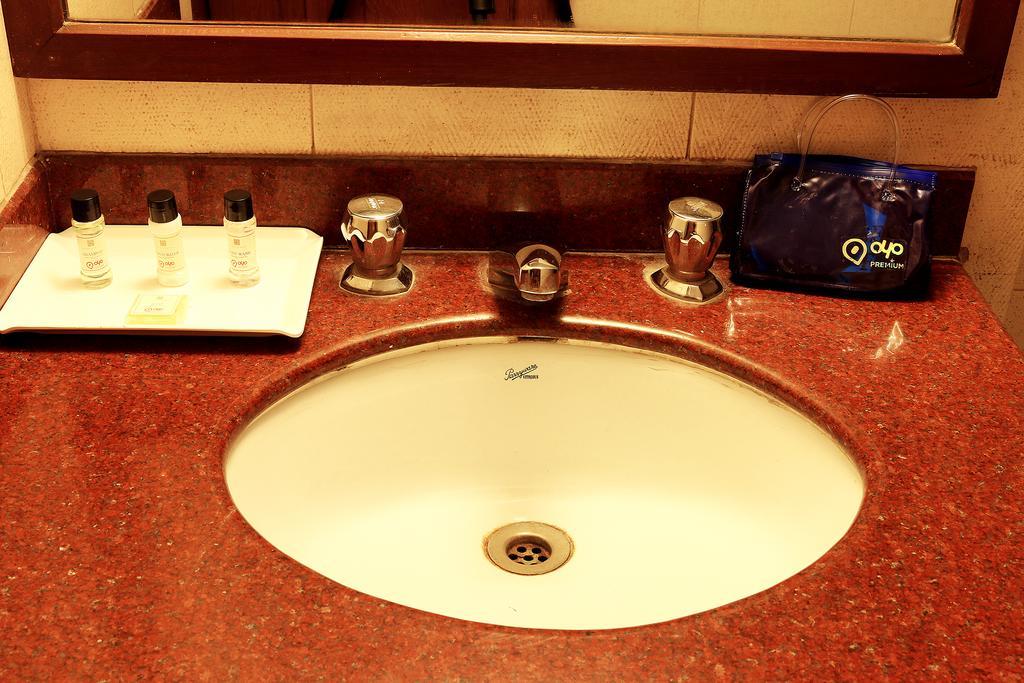 Oyo 1346 Manthan Hotel Calcutta Extérieur photo